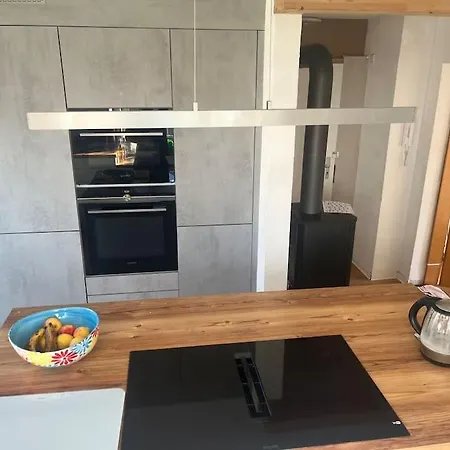 Apartamento Smart Mit Charme - Moderne Kueche, Gemuetlicher Kamin, Grosser Garten Nersingen