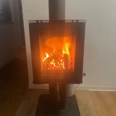 Smart Mit Charme - Moderne Kueche, Gemuetlicher Kamin, Grosser Garten Lägenhet